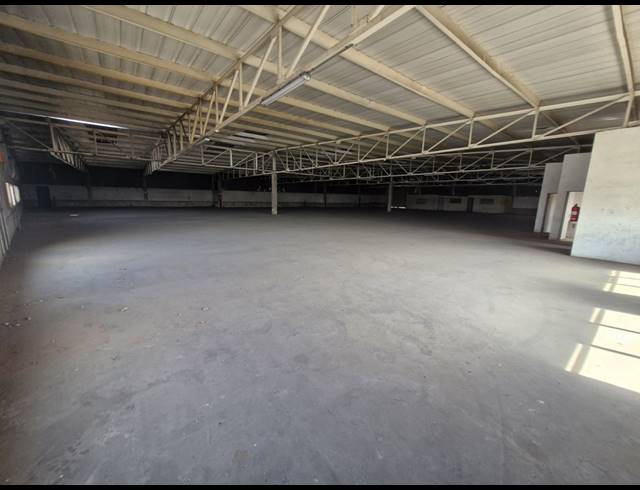 1,999M² WAREHOUSE TO LET IN BENROSE
